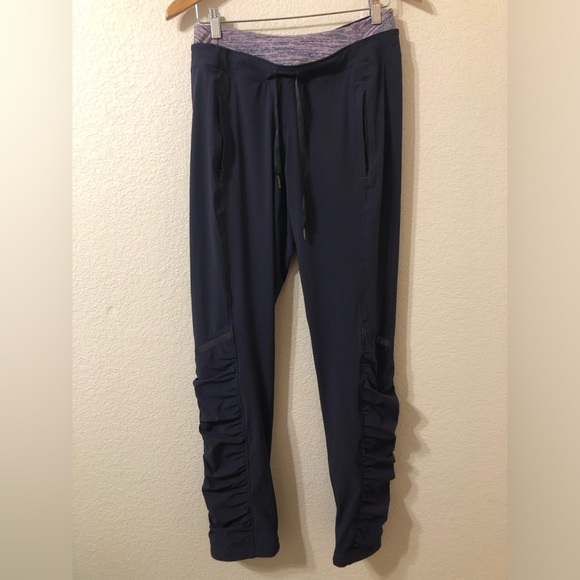 Lululemon Runderful Pant in Grape & Space Dye - Size 6 - Picture 1 of 11
